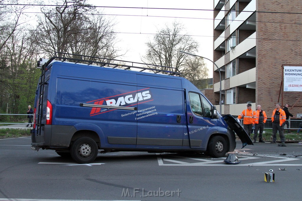 VU Kleintransporter KVB Bahn Koeln Ossendorf Westendstr JK P14.JPG